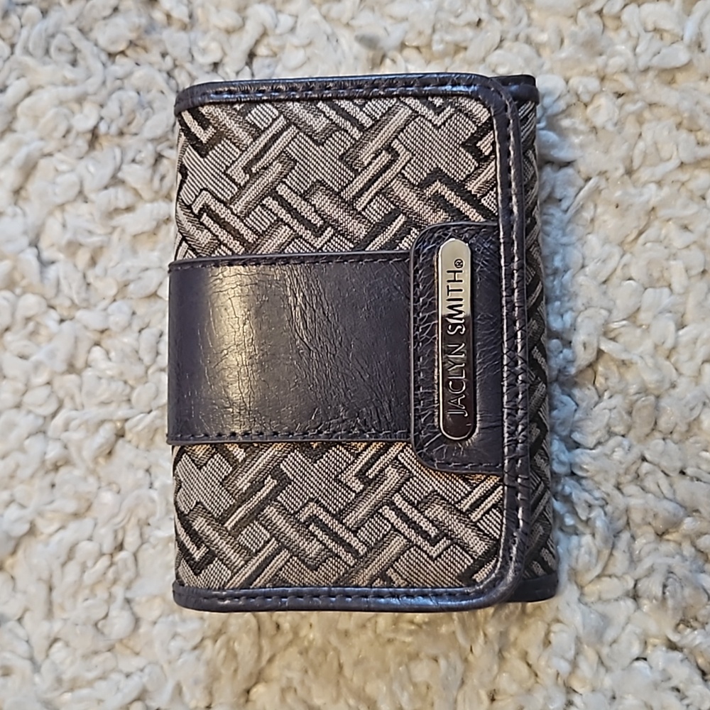Jaclyn Smith wallet